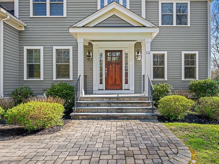 12 Pelham Rd — Photo 2