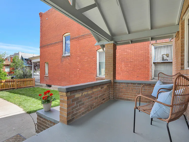 457 Fox St — Photo 3