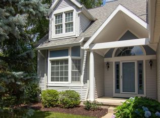4135 Mohawk Dr, Akron, OH 44321