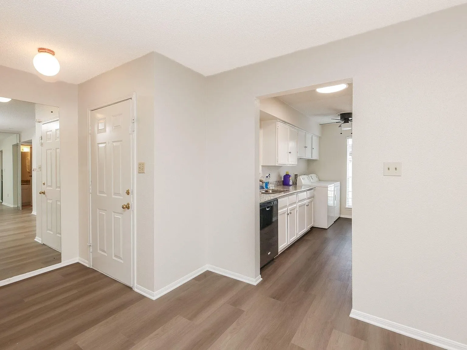 2 bed, 2.0 bath, 1076 sqft, $1,400 — Photo 4