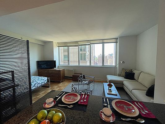 1st image of 1510 Lexington Ave APT 15N