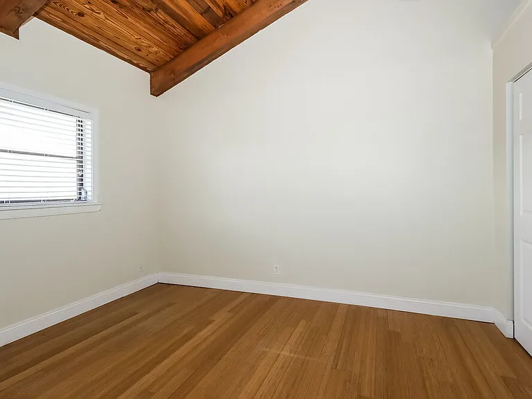6398 Amberwoods Dr — Photo 11