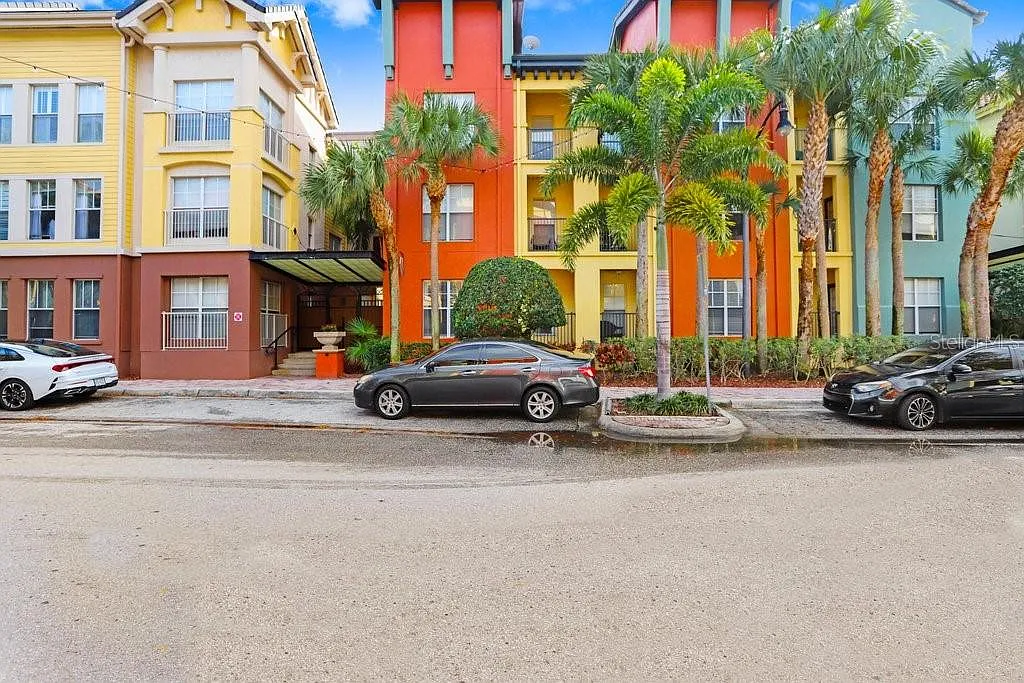 1 bed, 1.0 bath, 721 sqft, $1,900 — Photo 3