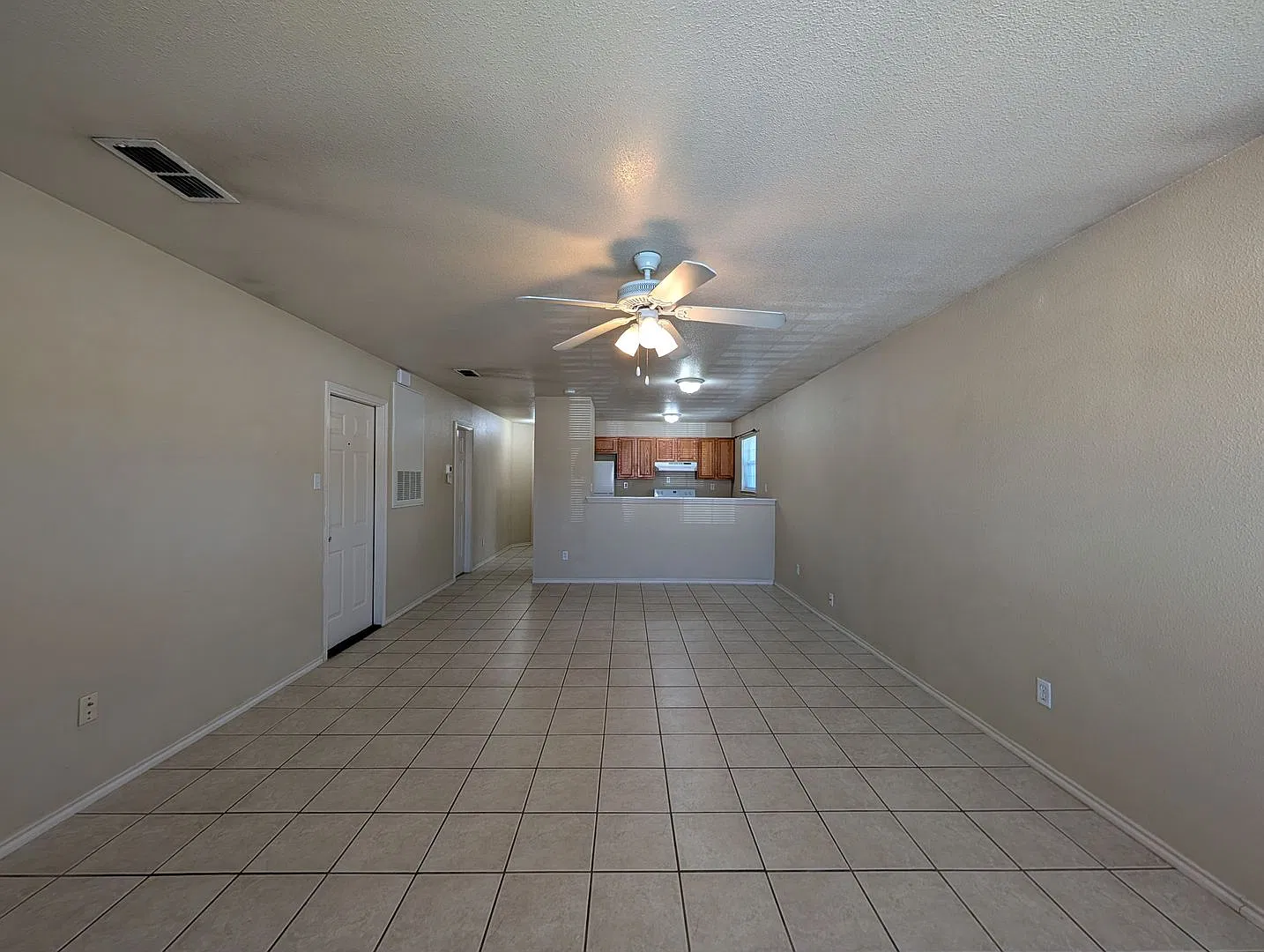 2/2/1 Duplex / No Carpet / Easy Access to IH 35 & Hwy 46 / Fenced in Yard / Fridge Included / CIS... — Photo 3