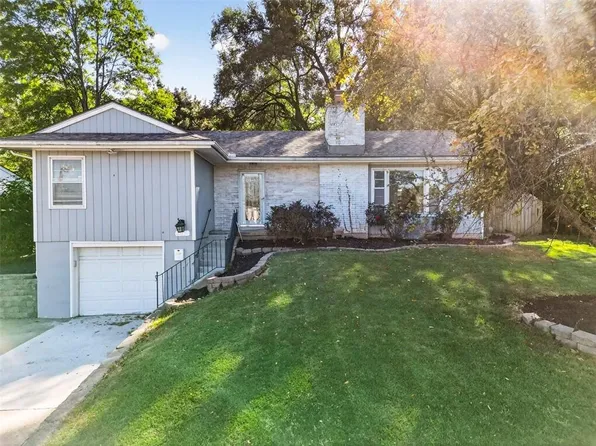 3619 W 75th St, Prairie Village, KS 66208