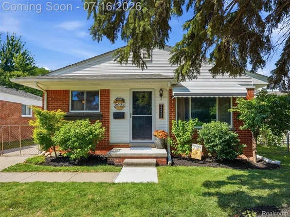 22421 Visnaw St, Saint Clair Shores, MI 48081