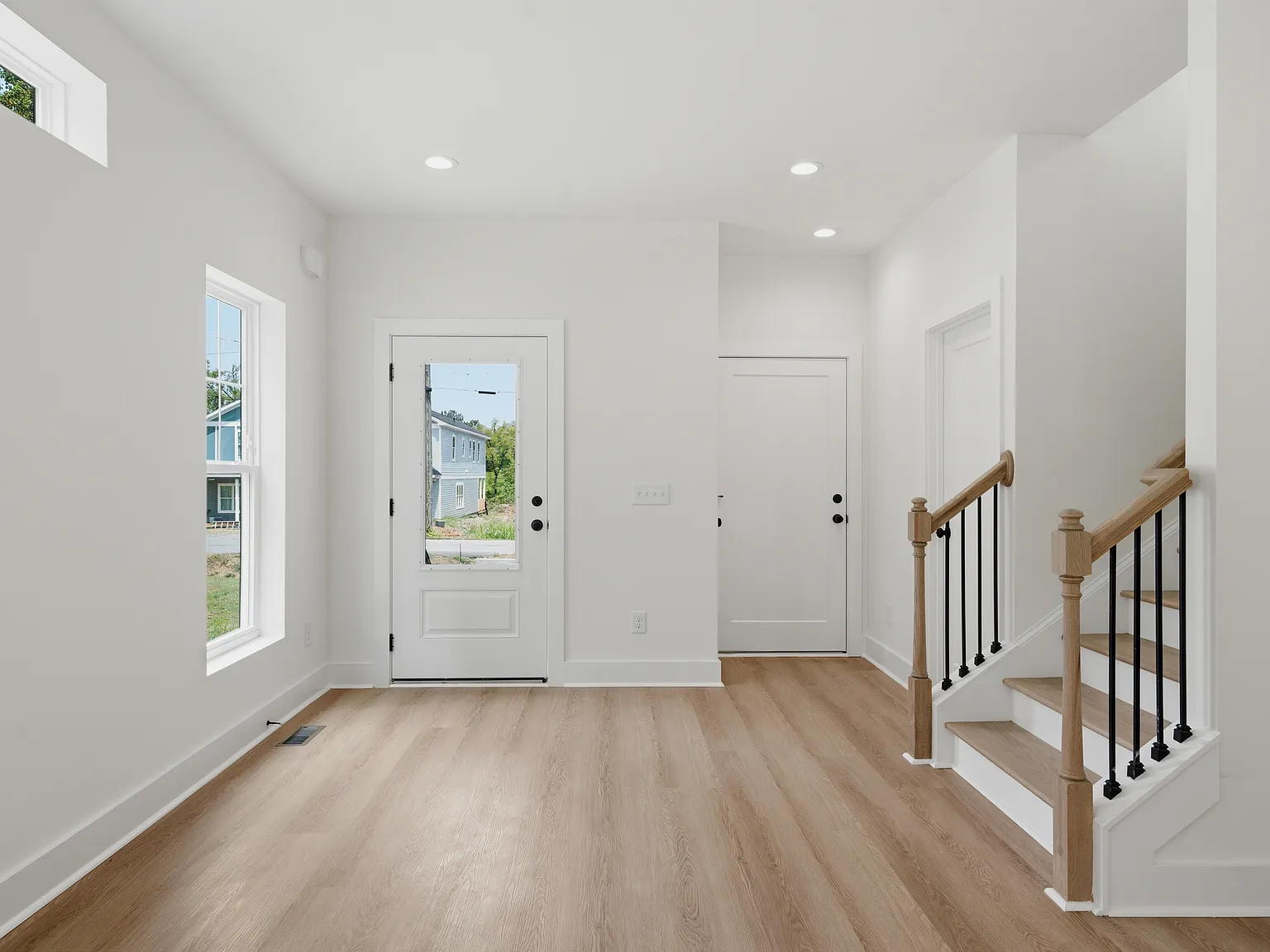 3 bed, 2.5 bath, 1255 sqft, $1,850 — Photo 4