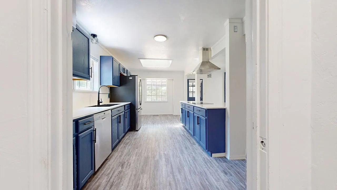 4 bed, 2555 sqft, $2,400 — Photo 4