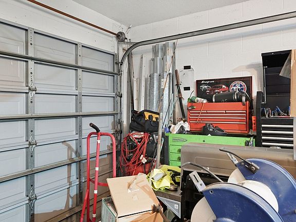 5th image of 721 NW Treemont Avenue