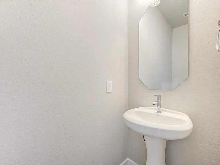 2623 Finley Ln — Photo 7
