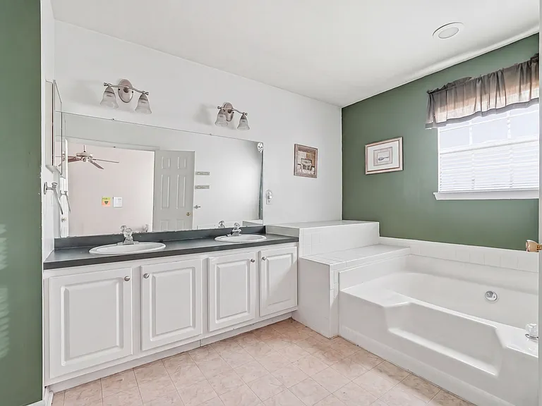 327 Allens Ln — Photo 21