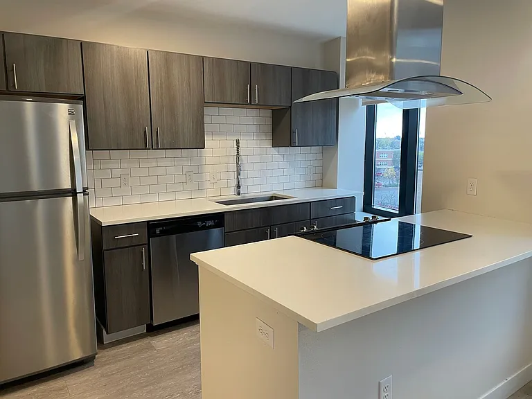 65 W Broad St — Photo 8