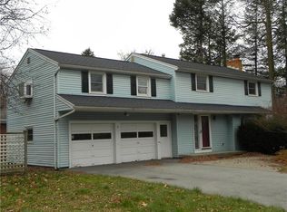 5 Blossom Cir W, Rochester, NY 14610