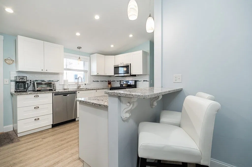 2 bed, 1.0 bath, 840 sqft, $2,400 — Photo 3