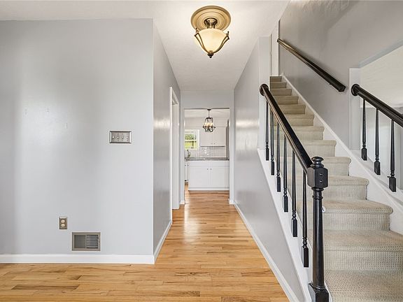 2nd image of 333 Warrick Dr