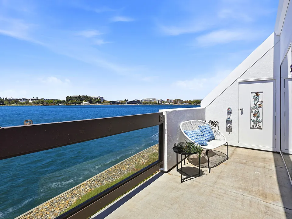 608 Portofino Ln
