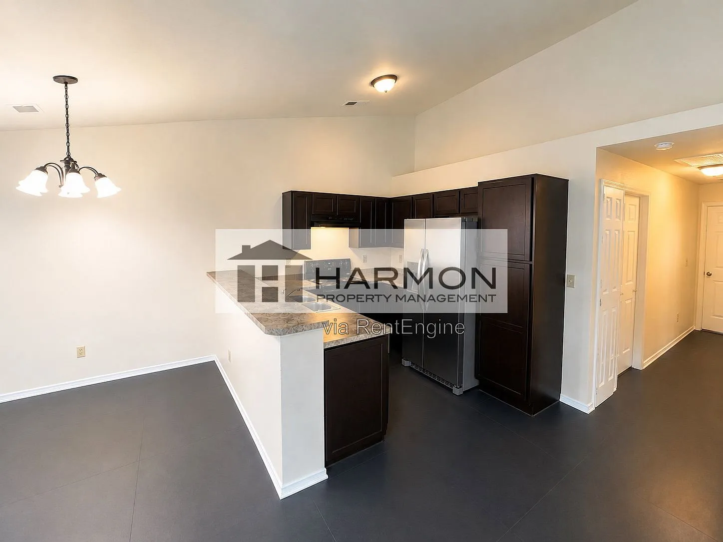 3 bed, 2.0 bath, 1056 sqft, $1,295 — Photo 3
