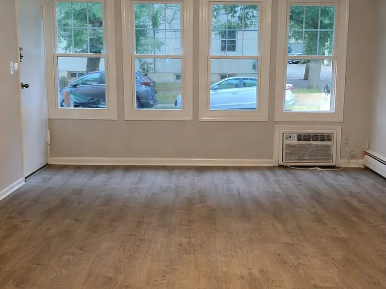 1707 Emory St — Photo 5