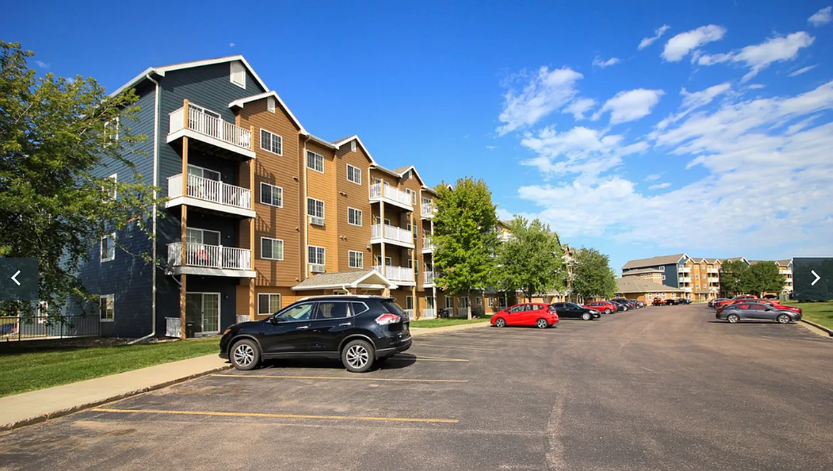 Foxmoor Apartments — Photo 2
