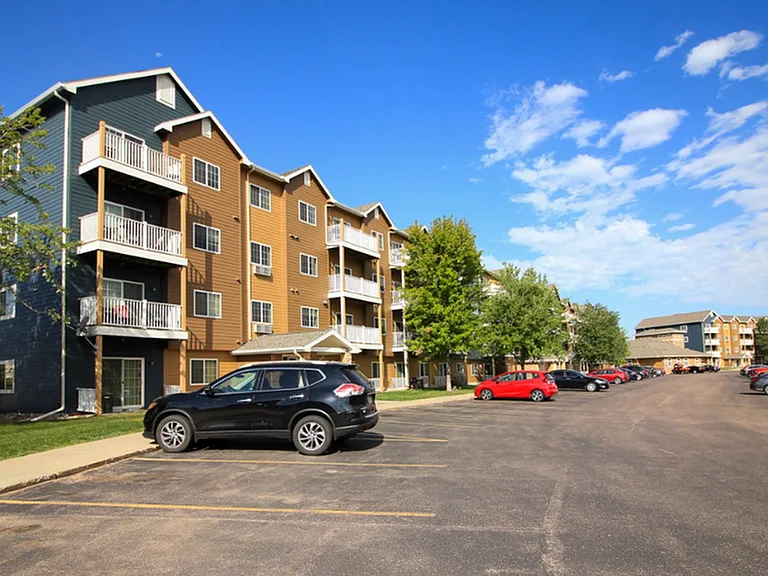 Foxmoor Apartments — Photo 2
