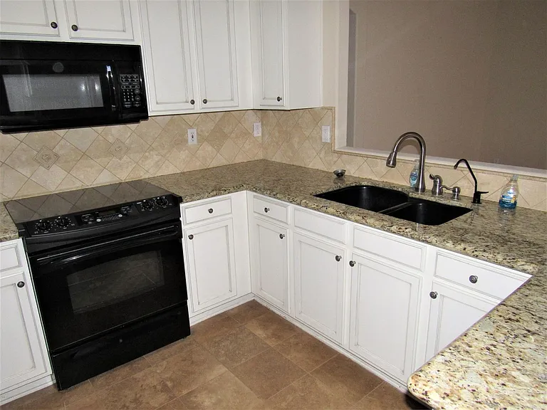 102 W Gail Dr — Photo 8