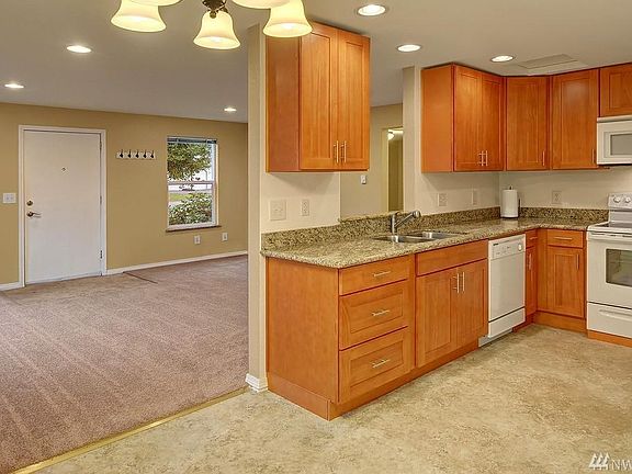 4th image of 20425 4th Ave S