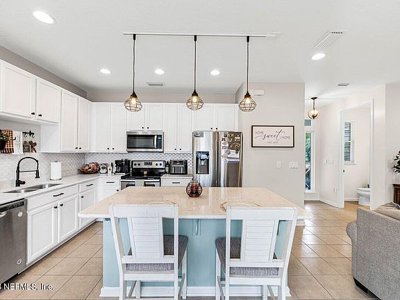 3rd image of 7105 FLEUR COVE Drive