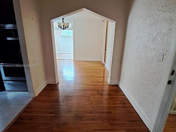 3rd image of 226 Sidonia Ave APT 4