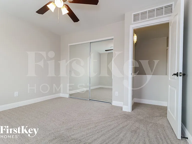 4302 S 249th Ave — Photo 13