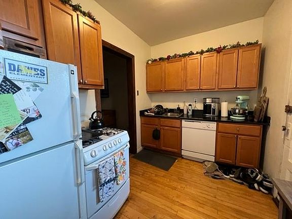 3rd image of 4205 N Ashland Ave #1
