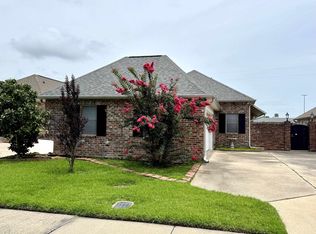 203 Pecanwood Dr, Lake Charles, LA 70605