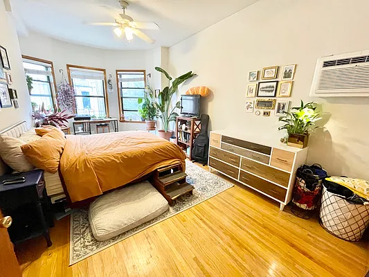 Rented by CNG Realty Management Corp | media 2