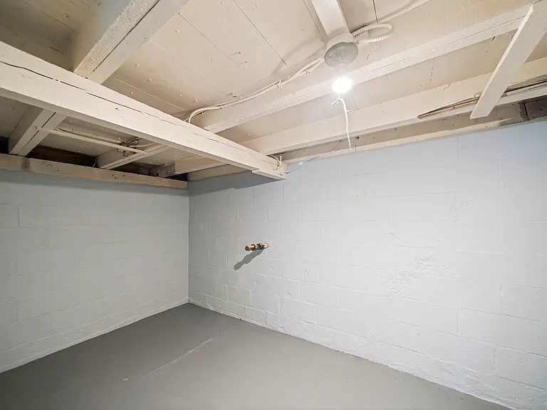 70 Lambert St — Photo 9