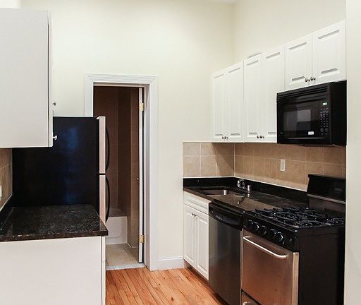 3rd image of 224 E 28th St APT 1A