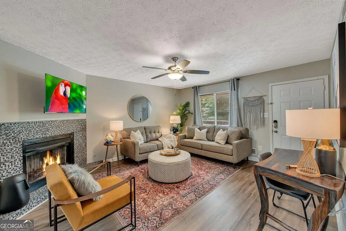 2 bed, 2.0 bath, $2,995 — Photo 2