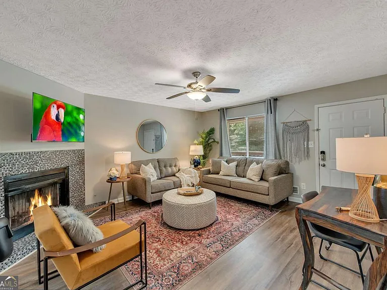 4375 Coopers Creek Dr SE — Photo 2