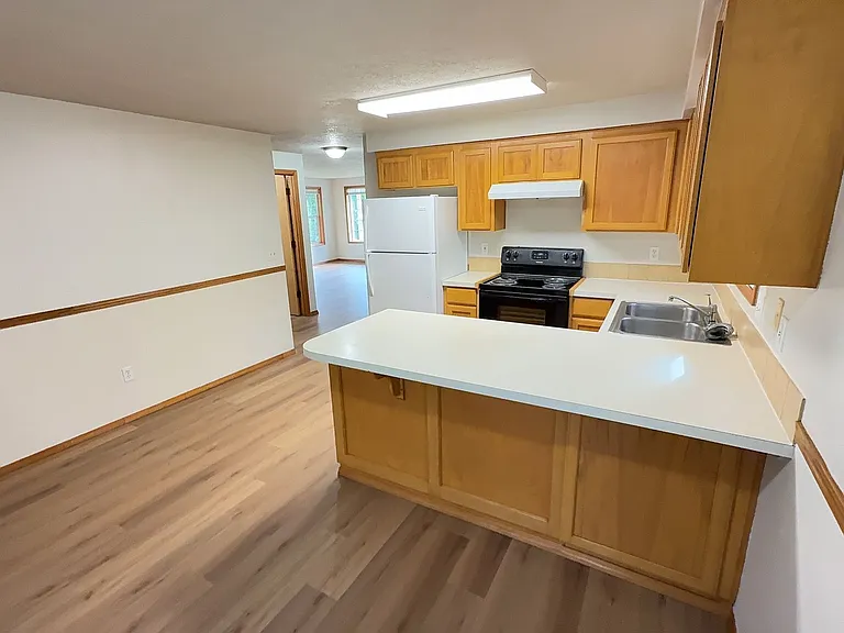 4449 Samantha Ct NE — Photo 19
