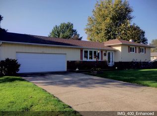 802 Meadowlawn Dr, Geneseo, IL 61254