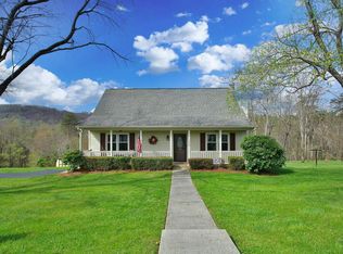 1230 Shorevue Cir, Hardy, VA 24101