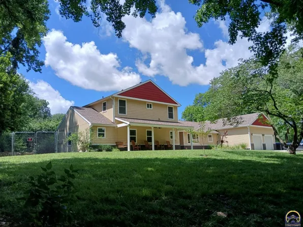 301 SW Yorkshire Rd, Topeka, KS 66606