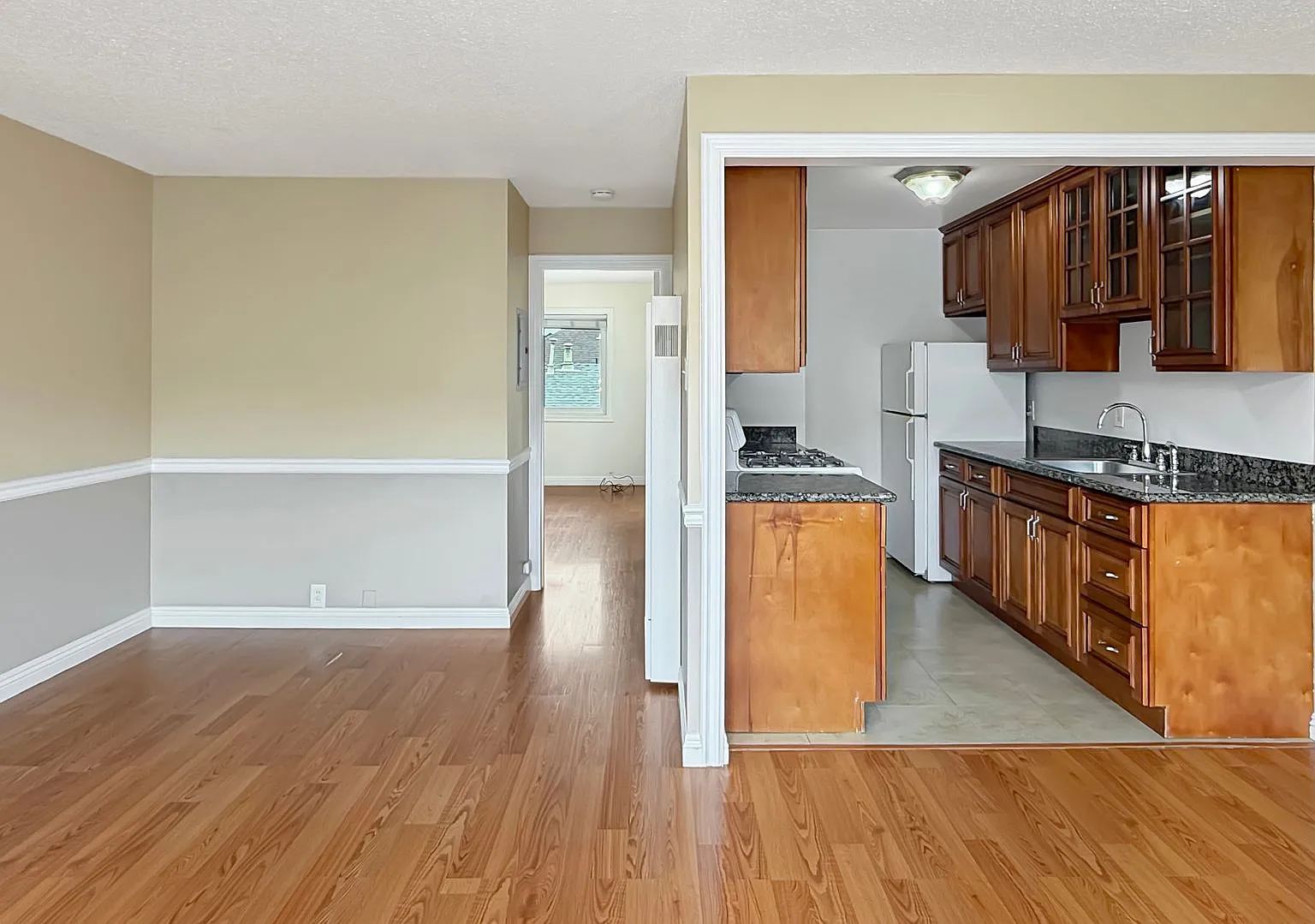 1816Fairview — Photo 3