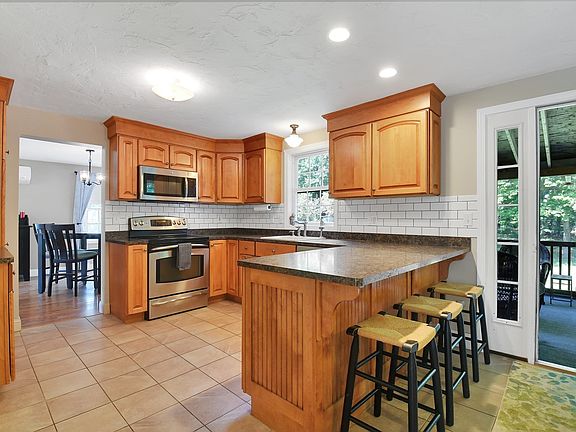 3rd image of 141 Farm Hill Rd