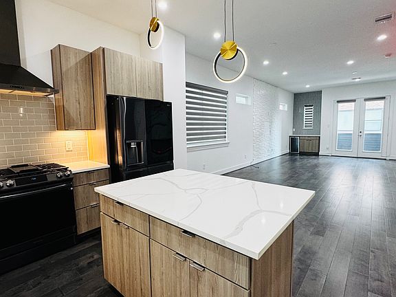 3rd image of 5855 Dolores St #1