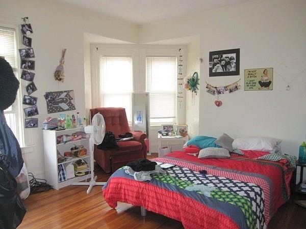 1st image of 285 Newport Ave #1