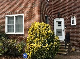 34 Essex Rd, Great Neck, NY 11023