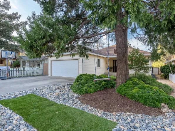 830 Cypress Avenue, Ukiah, CA 95482