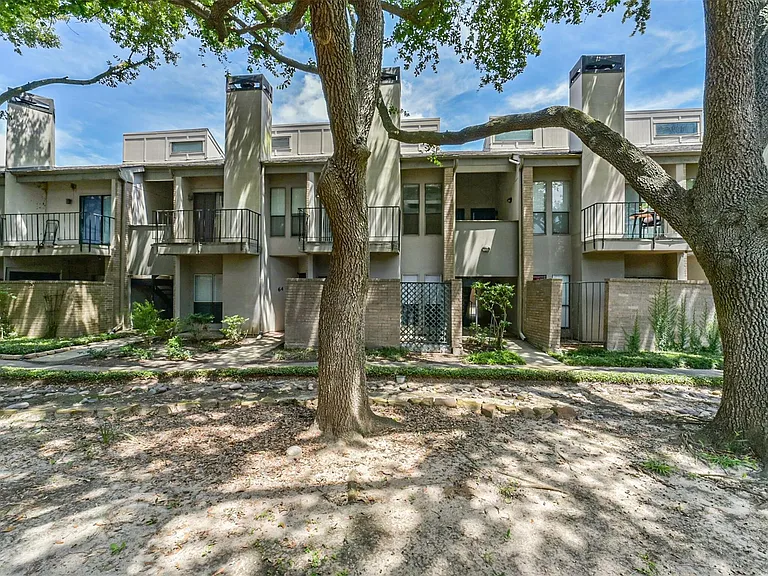 10811 Richmond Ave #65 — Photo 4