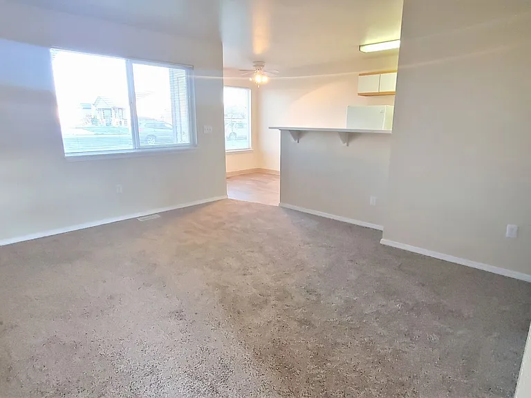 698 Saratoga Dr — Photo 24