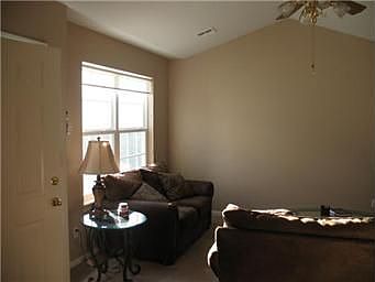 5th image of 101 Bradley Ct