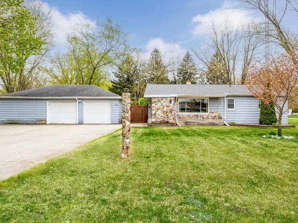 2022 Gaines Dr, Benton Harbor, MI 49022